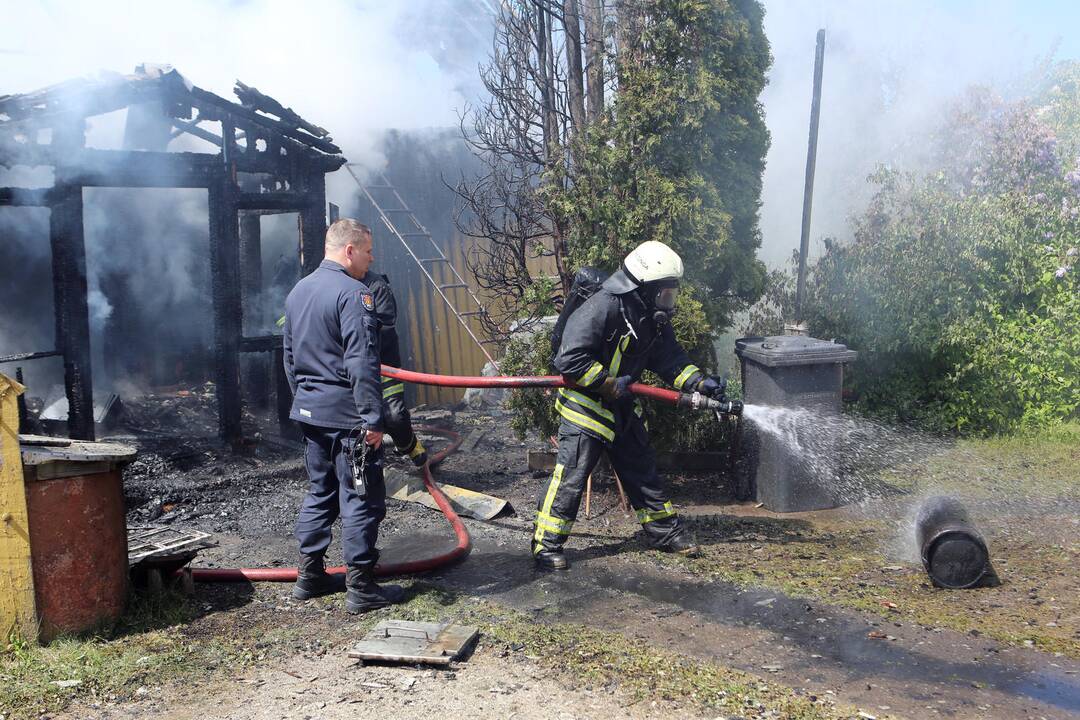 Jokūbave sprogimas sukėlė gaisrą