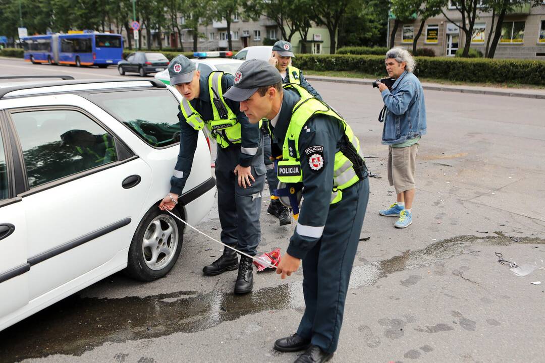 Taikos prospekte partrenktas motociklininkas