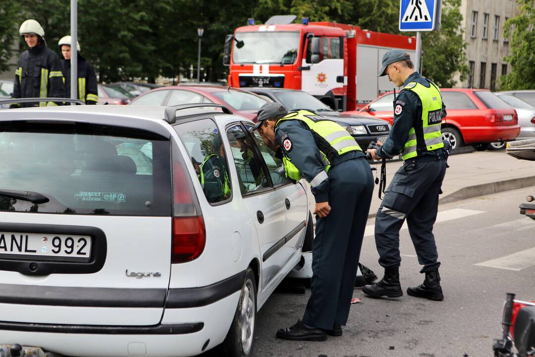 Taikos prospekte partrenktas motociklininkas