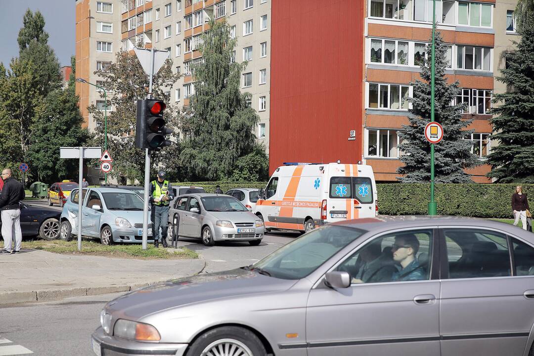 Avarija Smiltelės, I. Simonaitytės ir Laukininkų gatvių sankryžoje