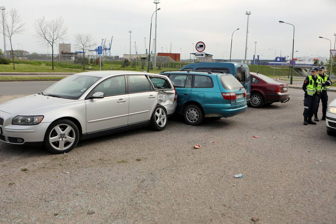 BMW partrenkė motociklininką
