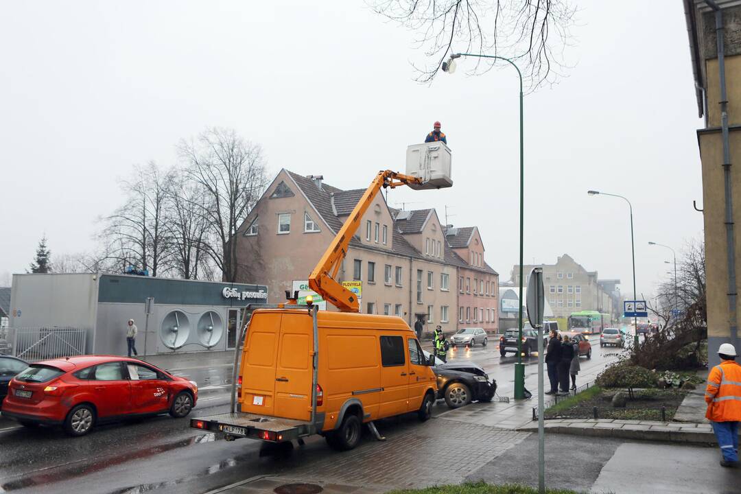 Liepų gatvėje susidūrė keturi automobiliai