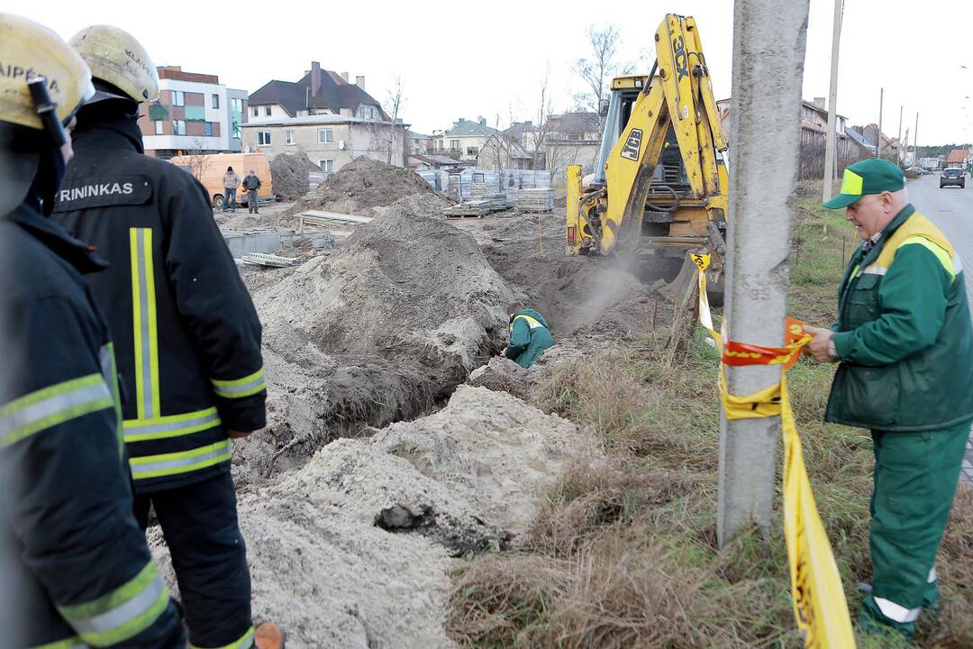 Klaipėdoje ekskavatoriaus kaušas perkirto dujotiekio vamzdį