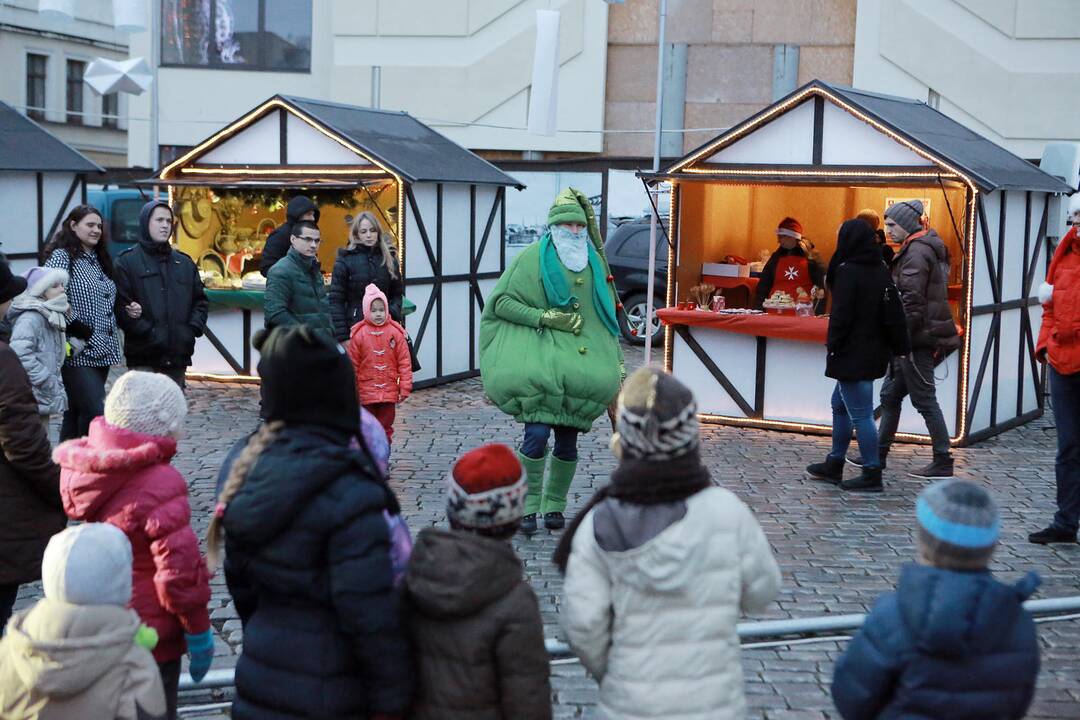 Obuolio šventė teatro aikštėje