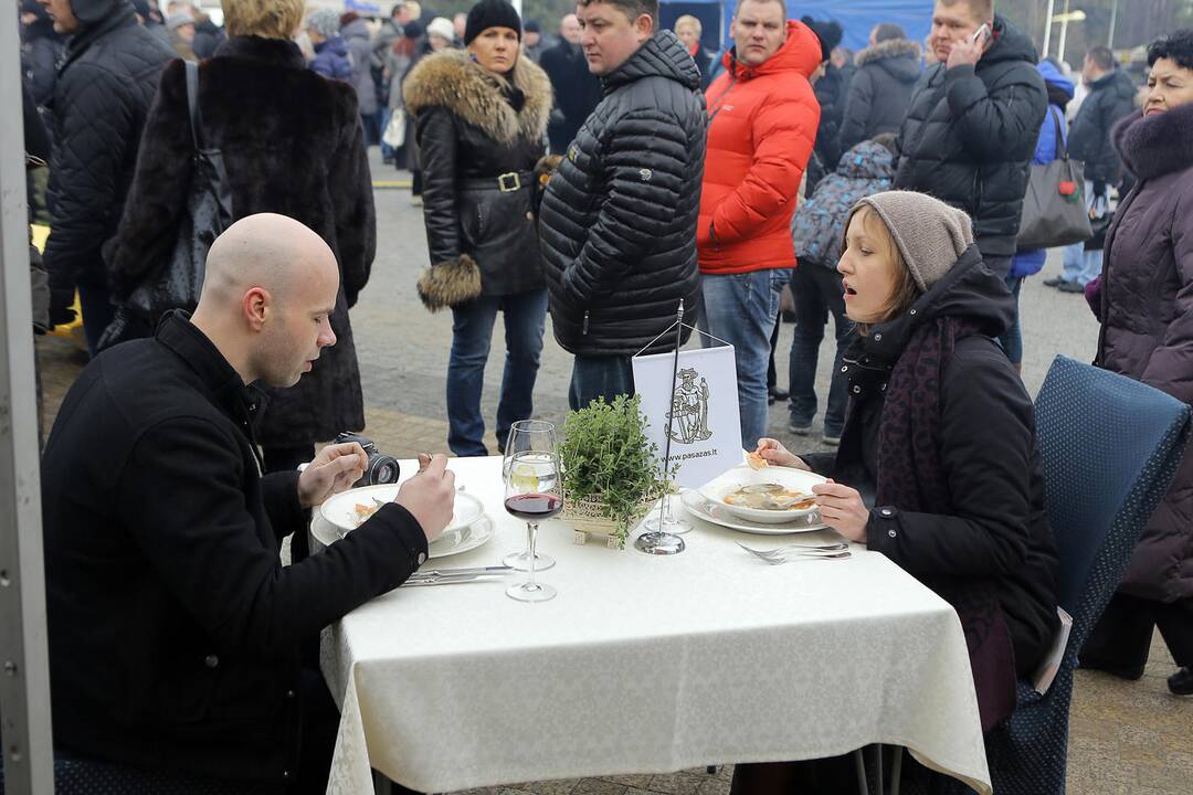 Palangoje kunkuliuoja stintų šventė