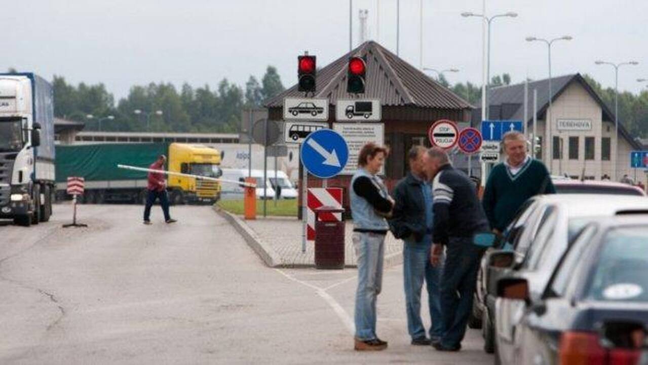 Rusija pasienyje sugriežtino lietuvių patikrą – per valandą praleidžiamas vos vienas automobilis