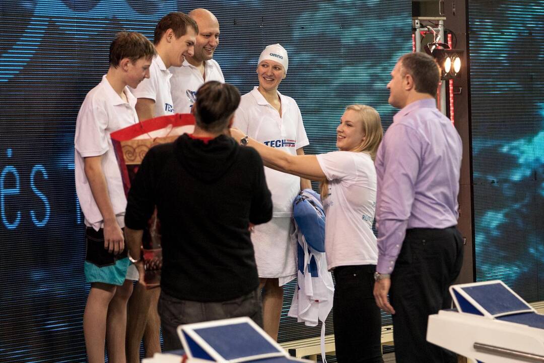 Šeimų plaukimo estafetės R. Meilutytės taurei laimėti