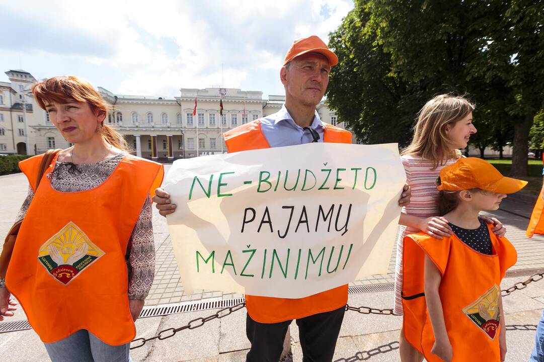 "Solidarumo" protestas prie Prezidentūros