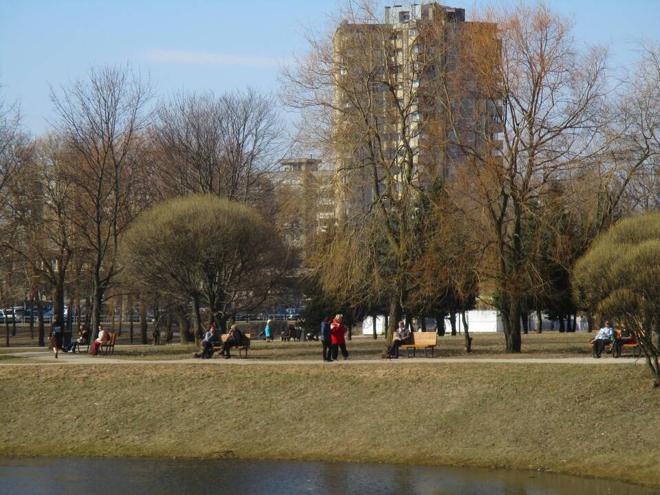 Kauniečiai džiaugiasi padvelkusiu pavasariu