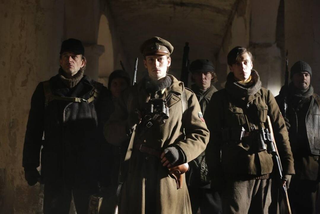 Kadras iš filmo "Pelėdų kalnas"