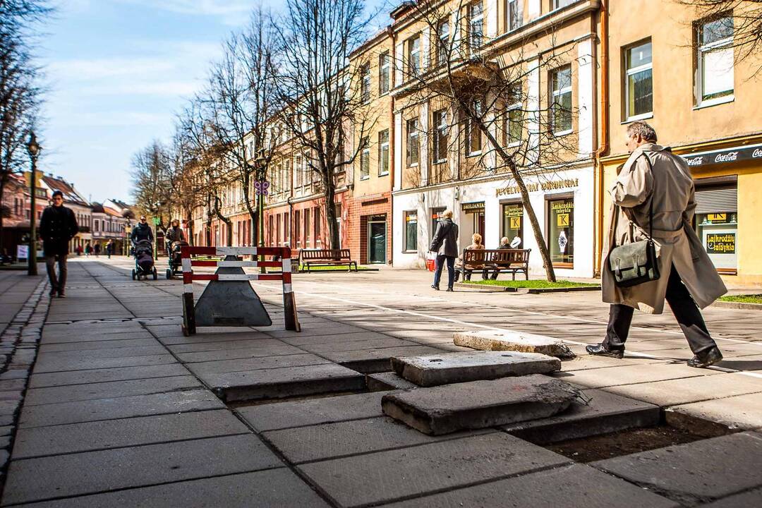 Keičiamos Vilniaus g. grindinio plytelės