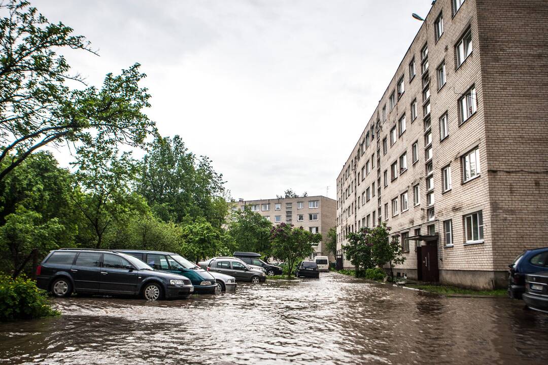 Po stiprios liūties patvino Kauno gatvės