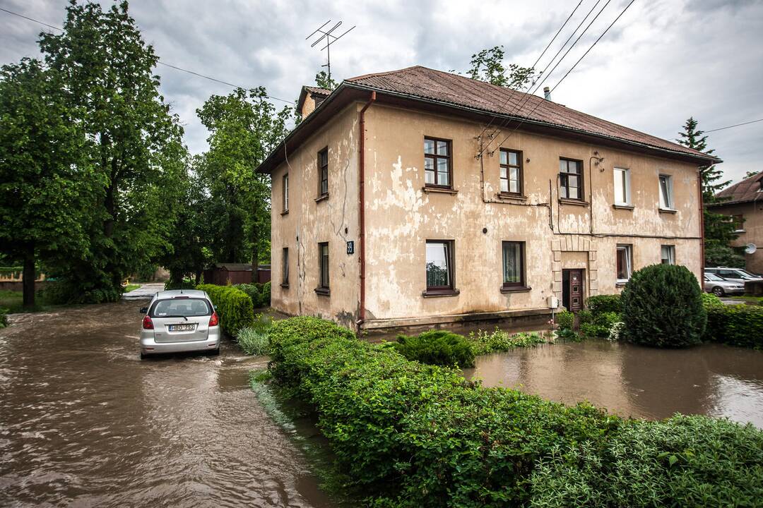 Po stiprios liūties patvino Kauno gatvės