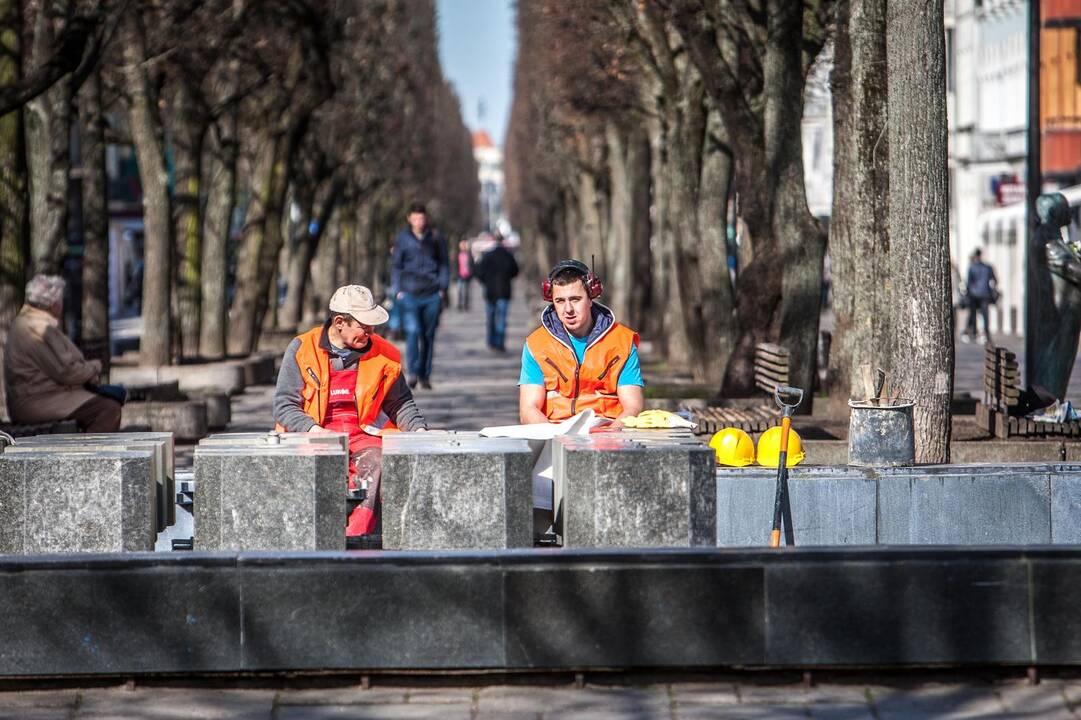 Remontuojamas Laisvės alėjos fontanas