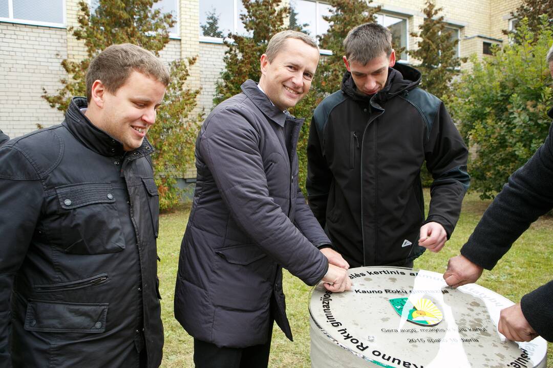 Kapsulės įkasimas Rokų gimnazijoje