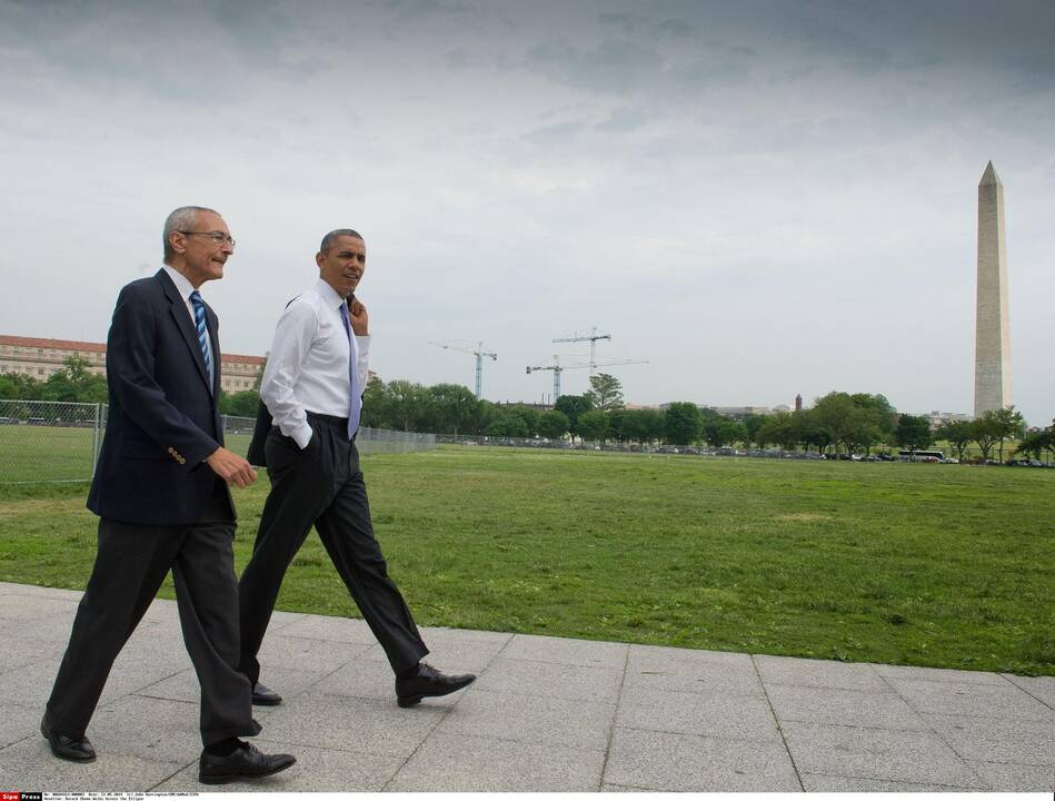 B. Obama pasivaikščiojo po Vašingtoną