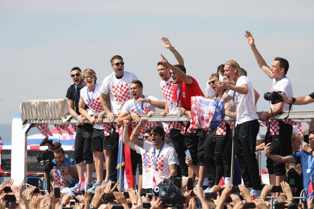 Zagrebe žmonių minia sveikino Kroatijos futbolininkus