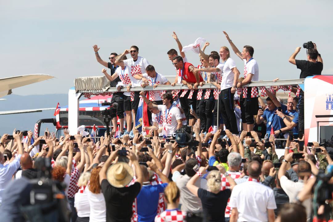 Zagrebe žmonių minia sveikino Kroatijos futbolininkus