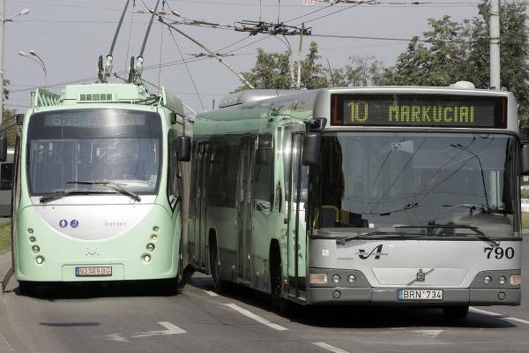 Troleibusas „Vytautas“ gavo krikštą ir patyrė pirmą avariją Vilniaus gatvėse