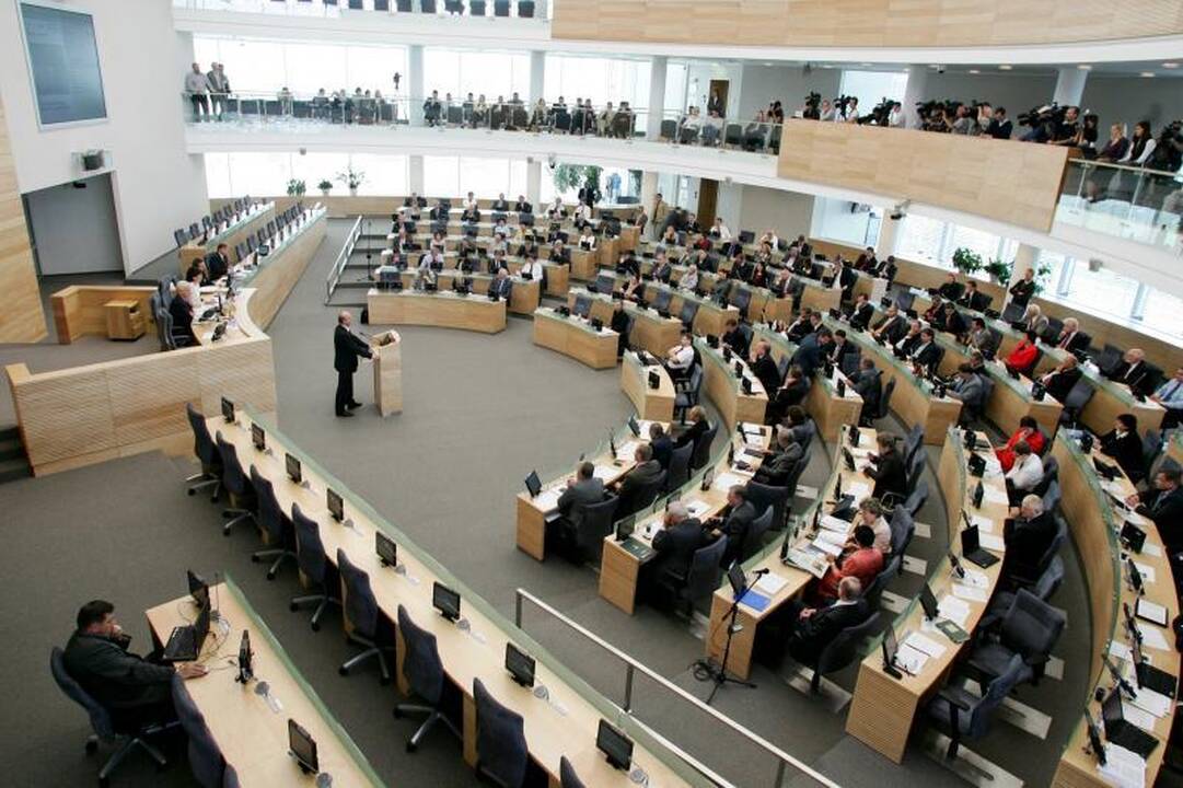 Seimo nariai neprieštarauja mažesnėms parlamentinėms išlaidoms