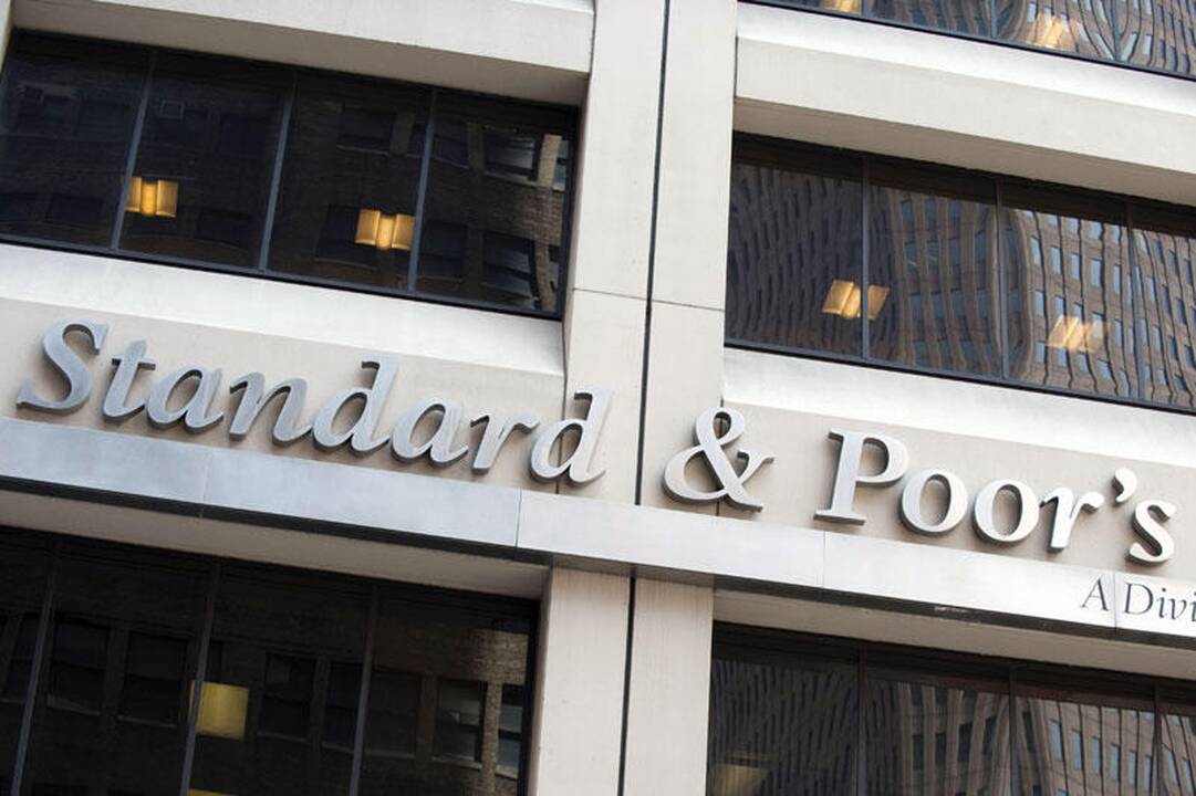 JAV kredito reitingą sumažinusi „Standard & Poor's“ keičia vadovą