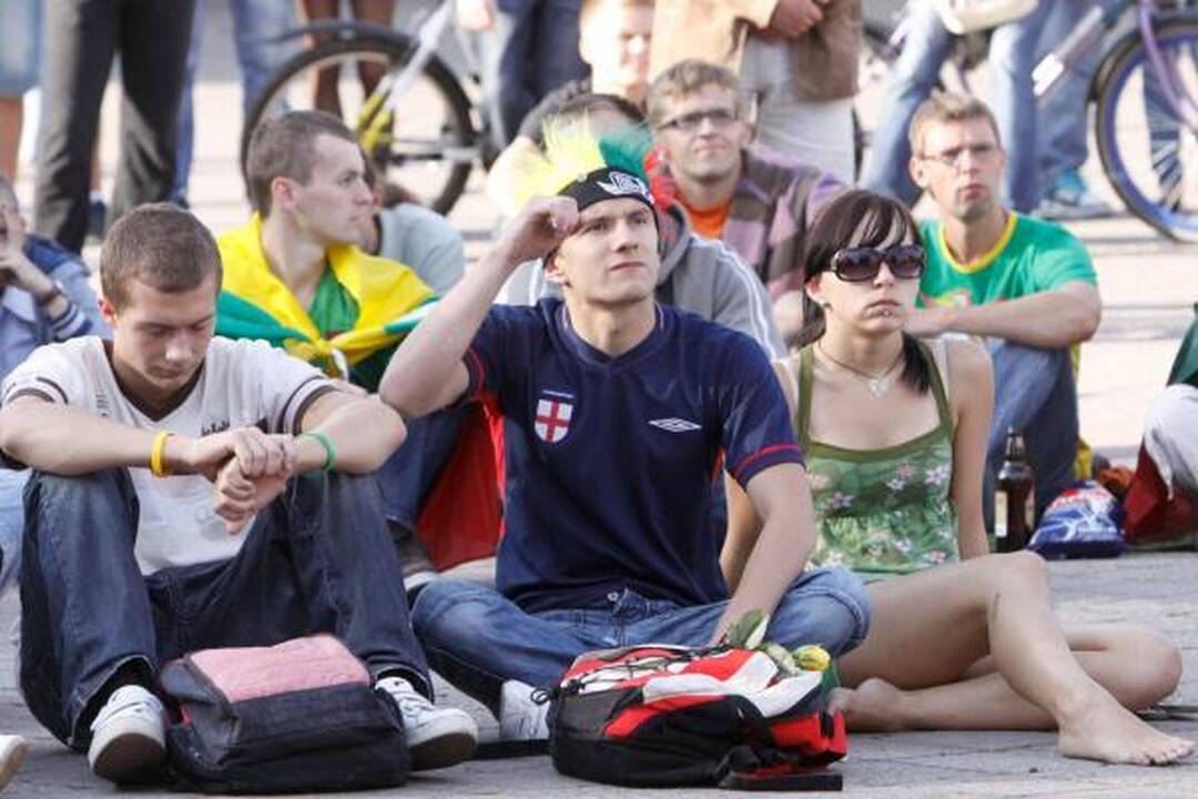 Rotušės aikštėje šėlo krepšinio sirgaliai 