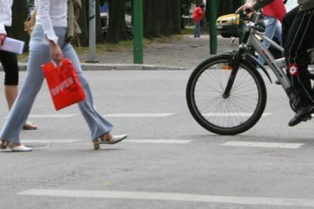 Kauno gatvėse plėšikas dviratininkas kėsinasi į auksą