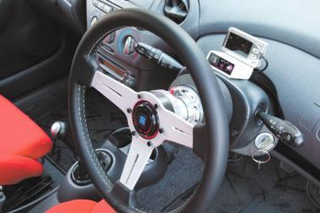 Lietuva privalės registruoti automobilius su vairu dešinėje pusėje