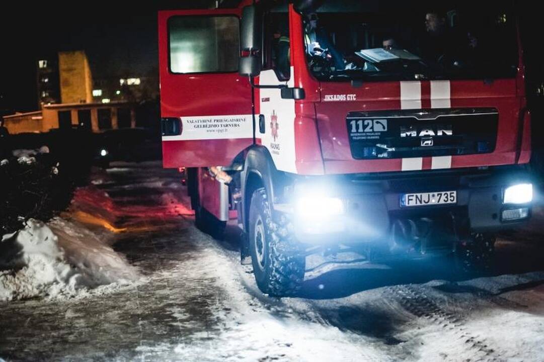 Klaipėdoje naktį supleškėjo automobilis 