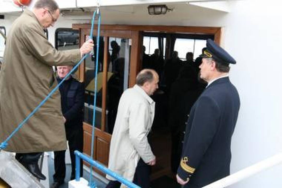 Vyriausybės nariai uostą apžiūrėjo iš laivo