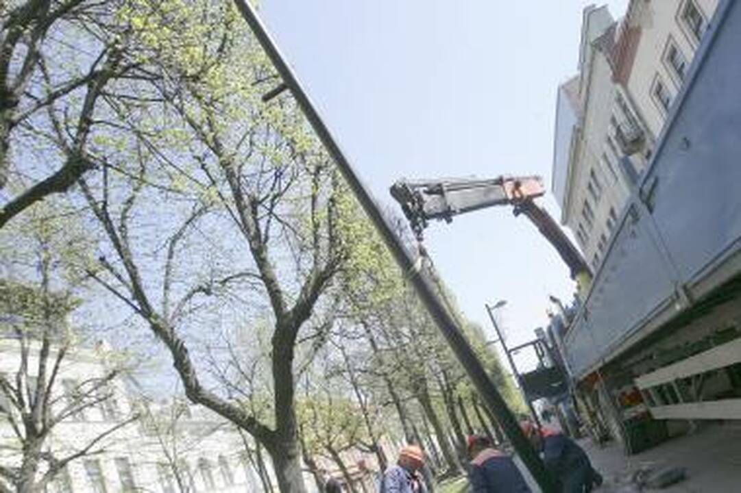 Stulpą Laisvės alėjoje pastūmė sunkvežimio vairuotojas