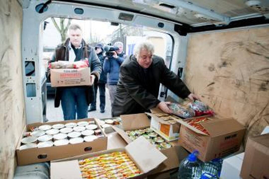 Latvijos pasienyje įstrigusiems vairuotojams - Kūčių vakarienė iš Lietuvos
