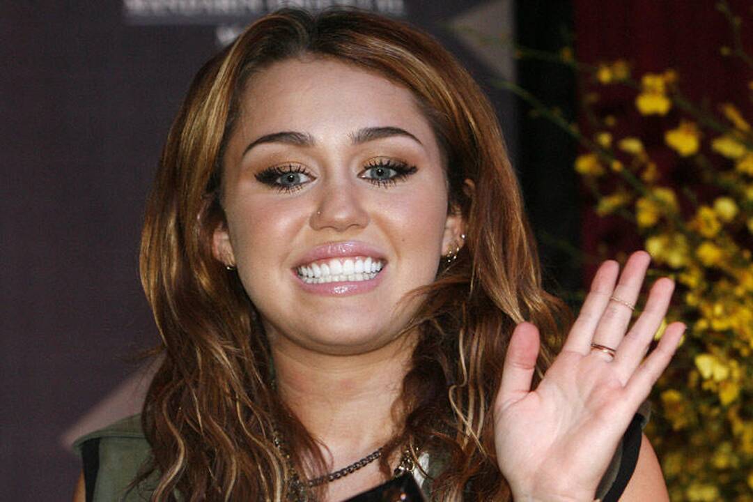 Miley Cyrus prisipažino, kad rūko per daug „žolės“