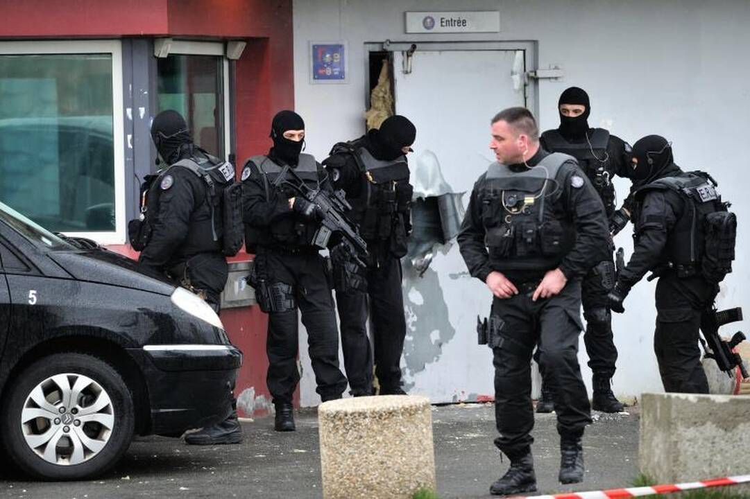Prancūzijos policija ieško dramatiškai iš kalėjimo pabėgusio plėšiko