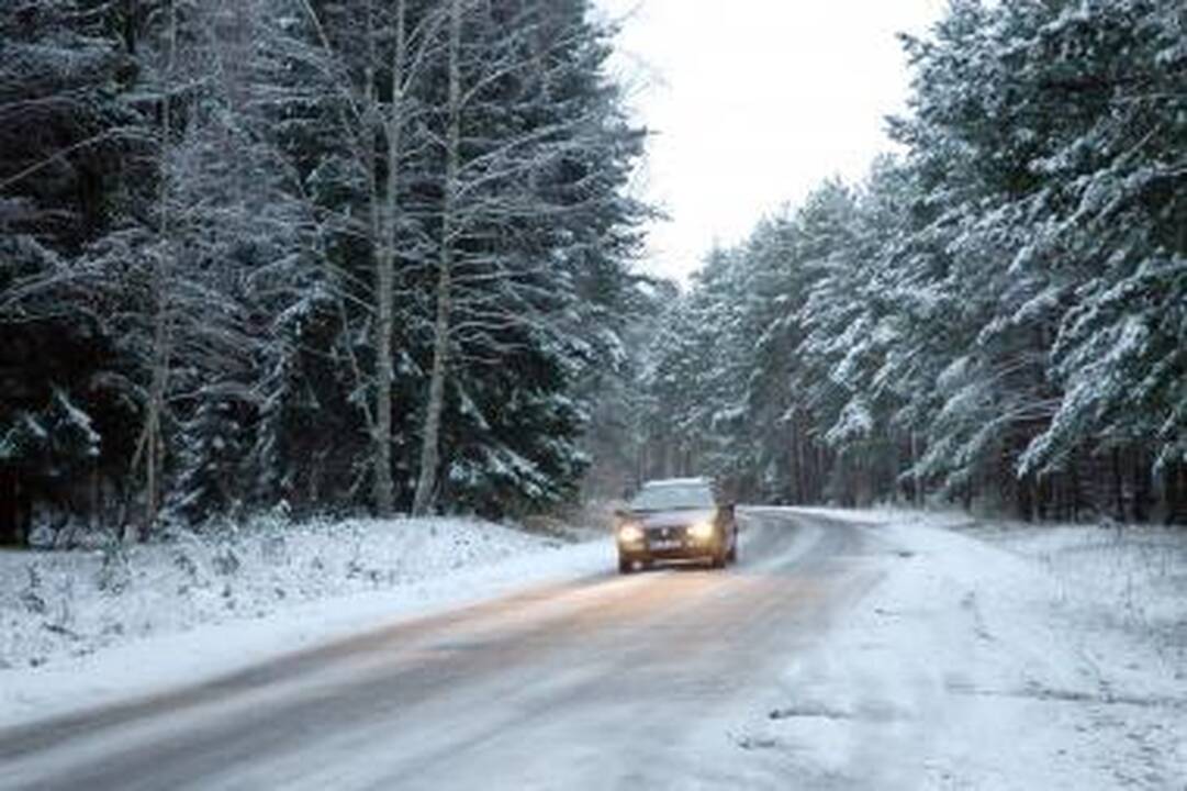 Dėl sniego - sudėtingos eismo sąlygos