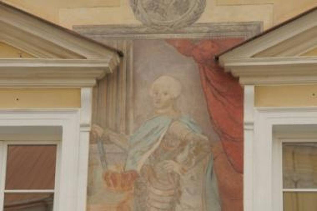 VU Didžiajame kieme atidengta atnaujinta freska