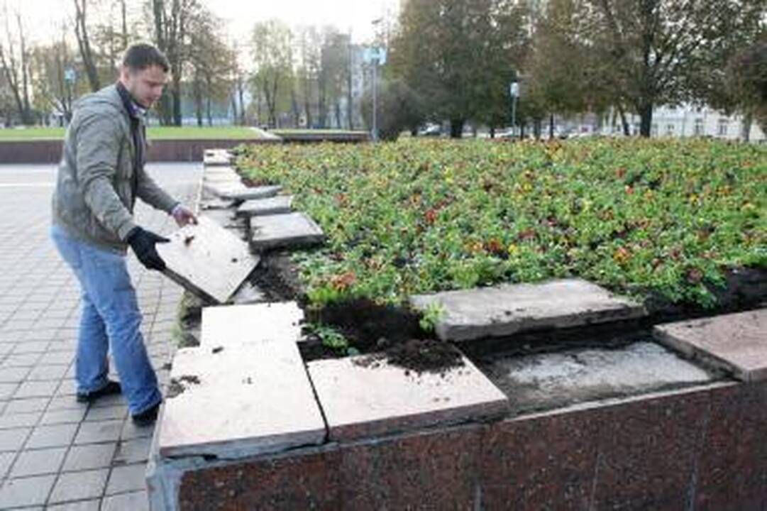 Atgimimo aikštėje - vandalų išpuolis