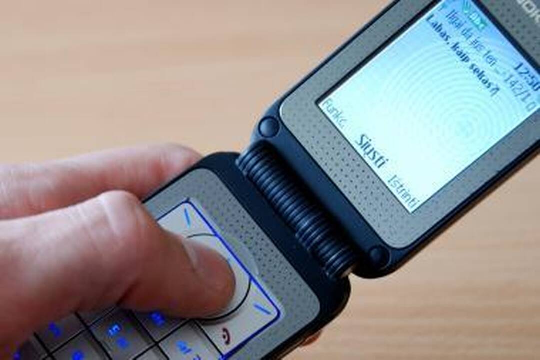 Rusijoje pirmokas "užminavo" mokyklą iš mamos telefono