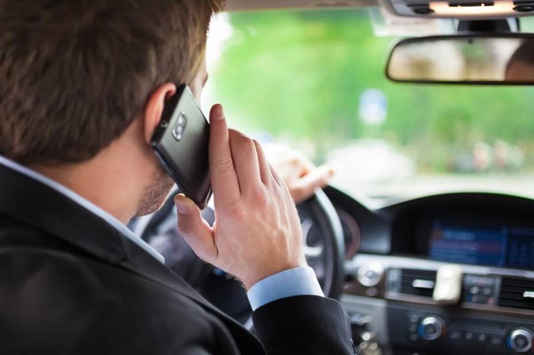 Klaipėdos vairuotojai saugumą „iškeičia“ į mobiliuosius telefonus