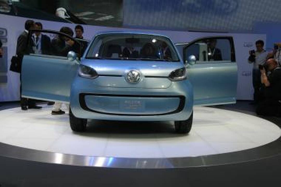 „Volkswagen" tikslas - 2 litrai degalų 100 km kelio