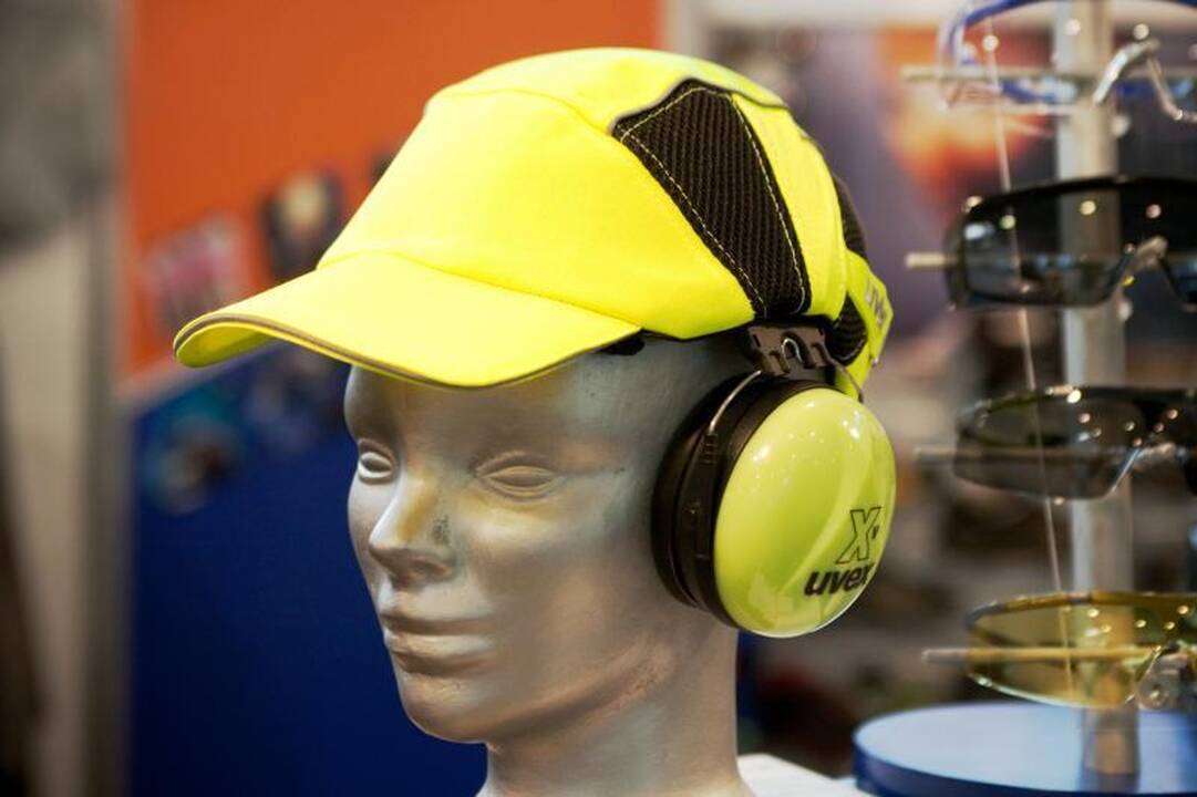 Sukurtas akustinio apsiausto prototipas