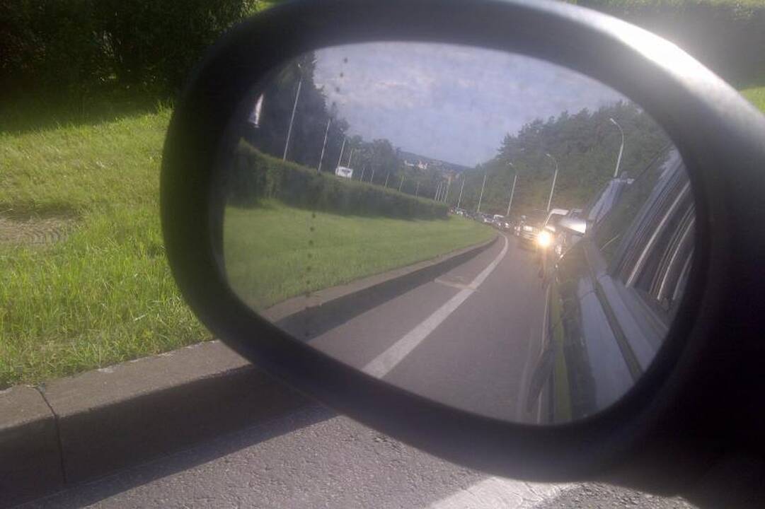Vakarinio aplinkkelio statybos darbai paralyžiavo eismą Vilniuje
