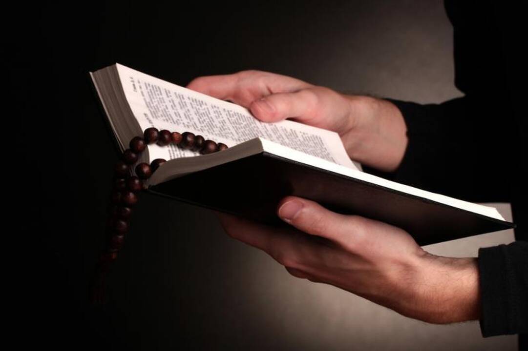 Į  teatro  sceną  perkėlė  visą  Bibliją   