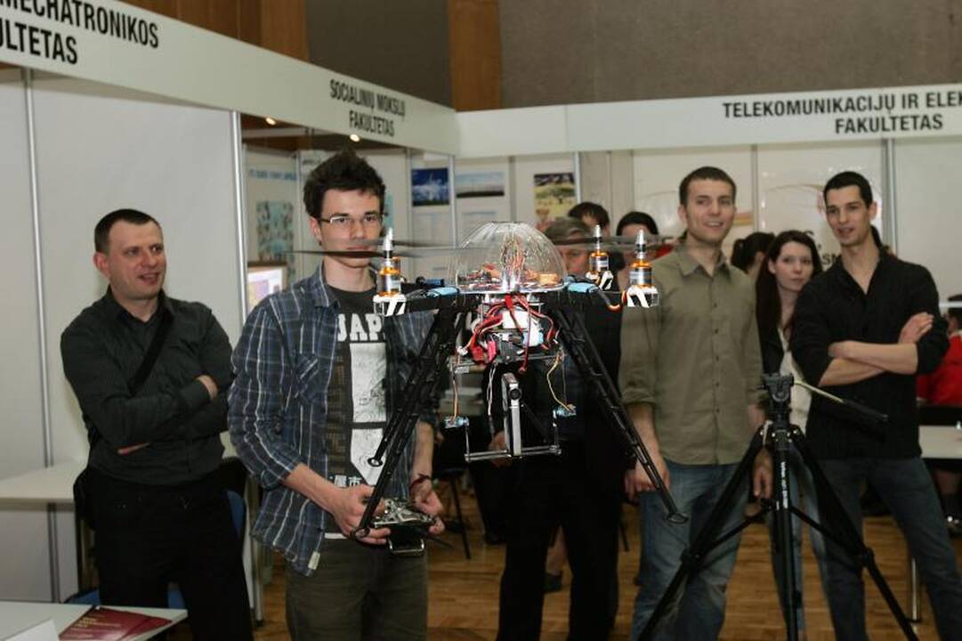 Studentų miestelyje virė robotų kovos   