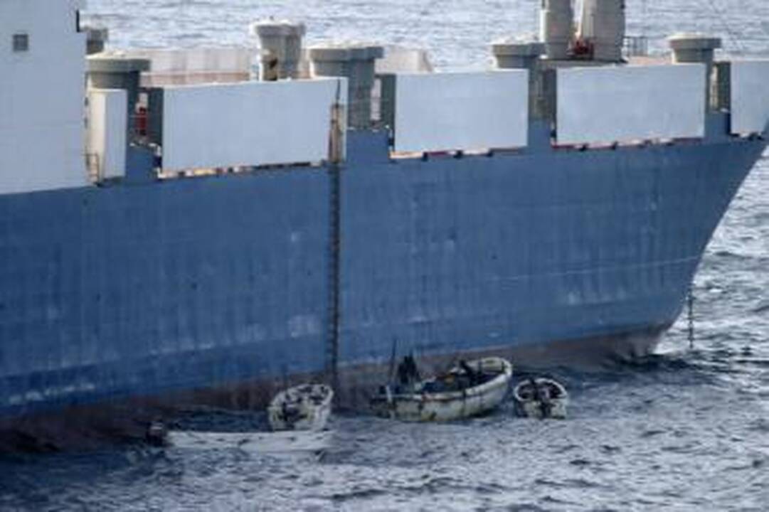 Negavę išpirkos Somalio piratai grasina susprogdinti laivą