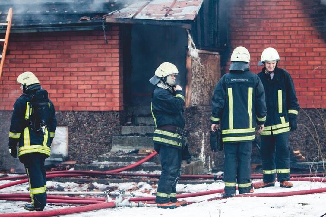 Kaune užsiplieskė namas, bet niekas nenukentėjo