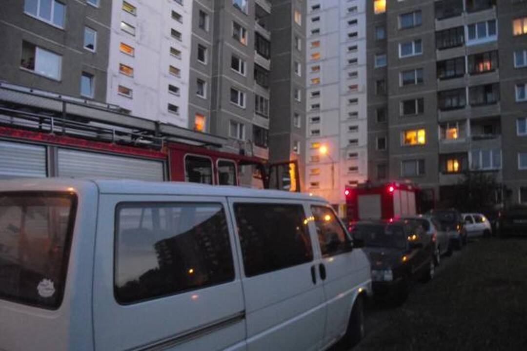 Ugniagesiai skubėjo gesinti svylančio puodo