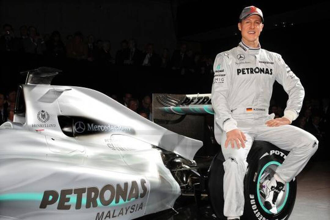 „Mercedes GP“ pristatė bolidų spalvų derinius