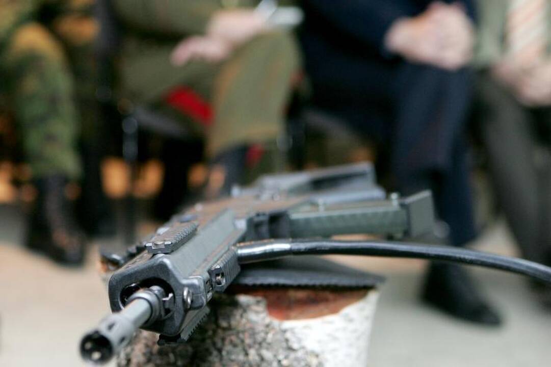 Kauno daugiabučio rūsyje – automatas „Kalašnikov“ ir šoviniai