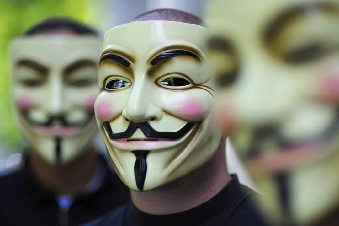 Programišių grupuotė "Anonymous" smogė atgal savo persekiojimams